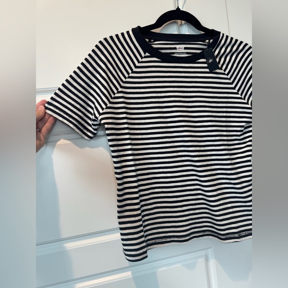 NWT Levi’s Black and White Striped Boxy T-Shirt Womens Size X-Small - Picture 3 of 8